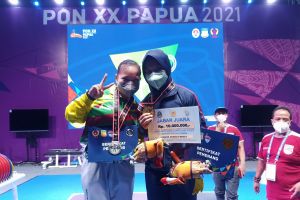 Lifter Susi Susanti tambah emas untuk Jabar dari angkat berat putri