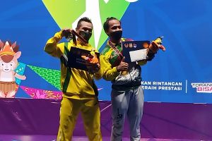 Syaifahmi persembahkan emas untuk Riau dari angkat berat PON Papua
