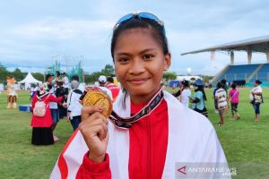 Diva Renata pecahkan rekor PON saat raih emas lompat galah putri