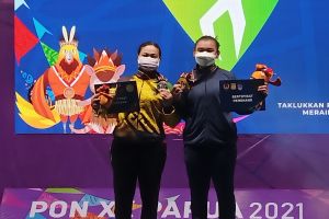 Siti Heroni sumbang Jabar dengan emas angkat berat putri PON Papua