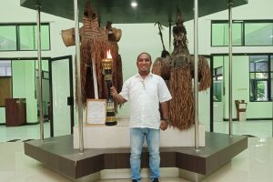 Enrico Yori Kondologit, kurator muda di Museum Uncen