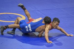 Jatim juara umum gulat dengan memboyong tujuh medali emas