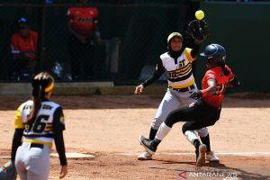 PON Papua : Final softball putri Papua vs Sulawesi Tenggara