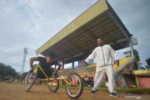 Latihan tim atletik Sumbar jelang Peparnas Papua