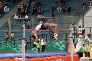 Made Eppi rengkuh medali emas pada debutnya di PON