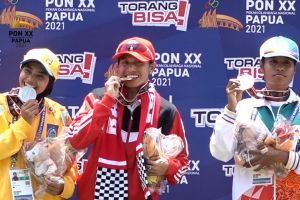 Maria Londa amankan medali emas lompat jauh putri PON