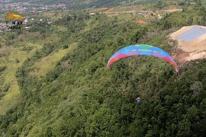 Menjajal manuver ekstrem jalur Paralayang PON Papua