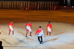 Aksi Presiden Jokowi bermain sepak bola di pembukaan PON Papua
