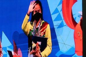 Vanessae persembahkan rekor untuk mendiang ayah