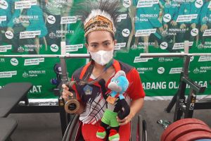 Ni Nengah Widiasih torehkan rekor nasional angkat berat di Peparnas
