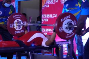 Ni Nengah Widiasih pecahkan rekor nasional angkat berat