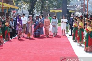 Iriana sambut para pendamping pemimpin ASEAN dan negara mitra di TMII