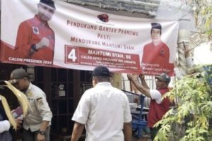 Satpol PP tertibkan APK yang dipasang sebelum waktu kampanye