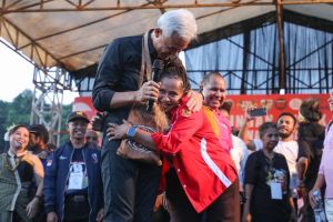 Ganjar bertemu mahasiswa Papua yang dibiayai saat studi di Undip