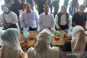 Ngopi dengan anak muda Aceh, Mahfud pesan jangan sebar hoaks