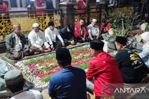 Blusukan ke Jatim, Kaesang ziarah ke makam Gus Dur di Jombang