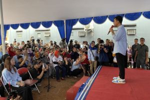 Gibran kenalkan KIS Lansia ke warga Cempaka Putih