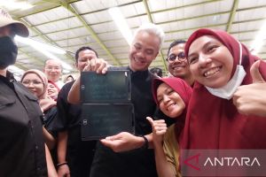 Ganjar dapat pesan dari pegawai difabel di pabrik rokok Bantul