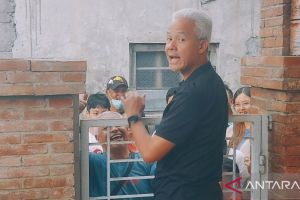Ganjar rehat sejenak mengenang masa kecil di rumah Karanganyar