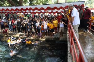 Ganjar nikmati wisata Cokro saat berkunjung ke Klaten