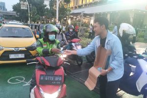 TKN sosialisasi visi misi Prabowo-Gibran dan bagikan susu di Sarinah 