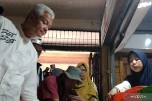 Ganjar terima keluhan naiknya harga bahan pokok di Pasar Kota Wonogiri
