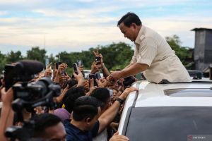 Hari ke-36 kampanye, Prabowo ke ponpes di Probolinggo, Gibran di Solo