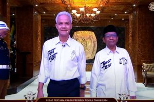 Pamer tos-tosan, Ganjar-Mahfud tampil kompak di Debat Capres