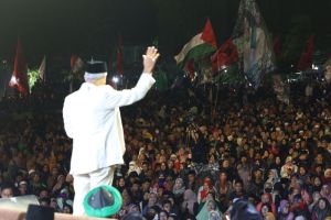 Ganjar dan Atikoh istigasah bareng warga di Semarang