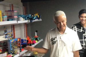 Ganjar puji pabrik pembuatan mainan libatkan pekerja lulusan SMK