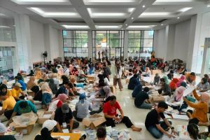 KPU Jakbar temukan ratusan surat suara rusak selama dua hari sortir