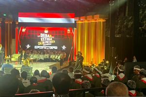 Pendukung Ganjar-Mahfud kompak gunakan wig rambut beruban