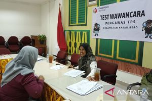 Sekitar seratus calon pengawas TPS jalani tes wawancara di Pasar Rebo
