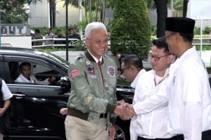 Ganjar-Mahfud kompak pakai jaket ala ”Top Gun” di debat ketiga