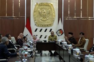 Istri mendiang Gus Dur dan sejumlah tokoh sambangi kantor KPU