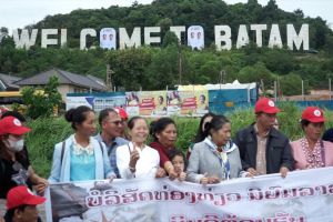 Sandiaga Uno komentari baliho Capres di monumen "Welcome to Batam"