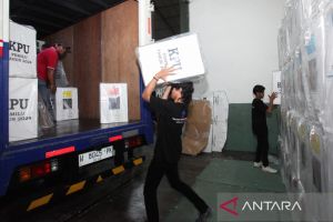 KPU Surabaya mulai distribusikan logistik Pemilu ke kecamatan
