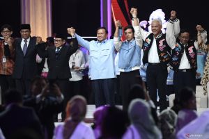 Politik kemarin, Debat Capres Kelima hingga warga nobar debat