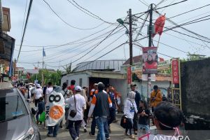 Sebagian pendukung AMIN berjalan empat kilometer untuk sampai JIS