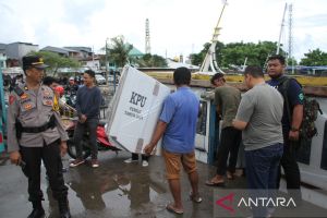 KPU Makassar distribusi logistik pemilu ke area kepulauan