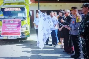 Bupati Luwu Timur lepas pendistribusian perdana logistik pemilu 2024