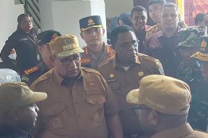 Pj Gubernur PBD dan Kapolda PB pantau distribusi logistik di Sorong