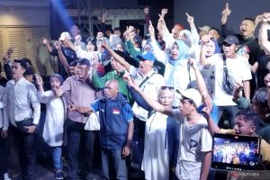 Pendukung di Markas Timnas AMIN deklarasi menang dan lawan kecurangan