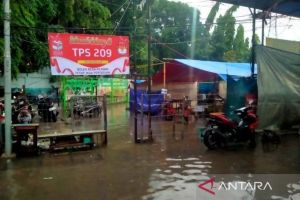 Legislator usul ke depan perbanyak TPS dalam ruangan antisipasi hujan