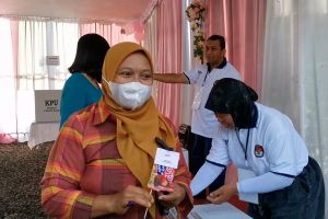 Suasana valentine warnai TPS tempat Gibran gunakan hak pilih