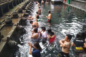 Mengenal Melukat, ritual pembersihan diri dan memuliakan air di Bali