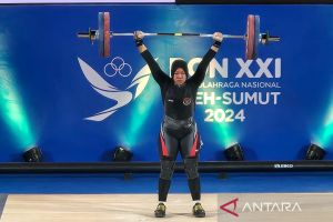 Angkat besi-Dewani jadi pemenang medali emas kelas 76 kilogram putri