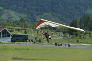 Gantole - 28 atlet sukses terbang pada nomor ketepatan mendarat