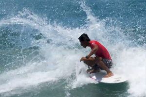 Selancar ombak - Dua surfer Aceh pimpin nilai tinggi nomor longboard