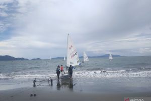 Wakil Sulsel dan Papua bersaing ketat di layar ILCA 4 putri